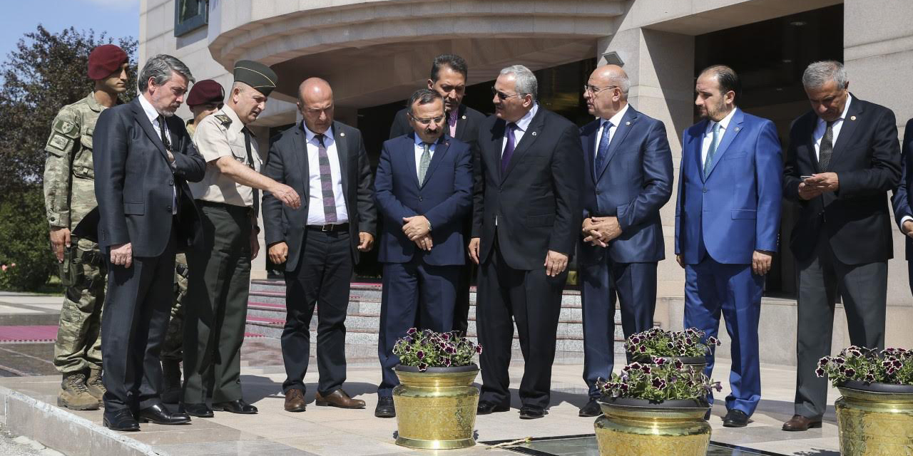 CHP'Lİ BAKAN: O ‘İHANETİ’ ALNININ ORTASINDAN VURDU...