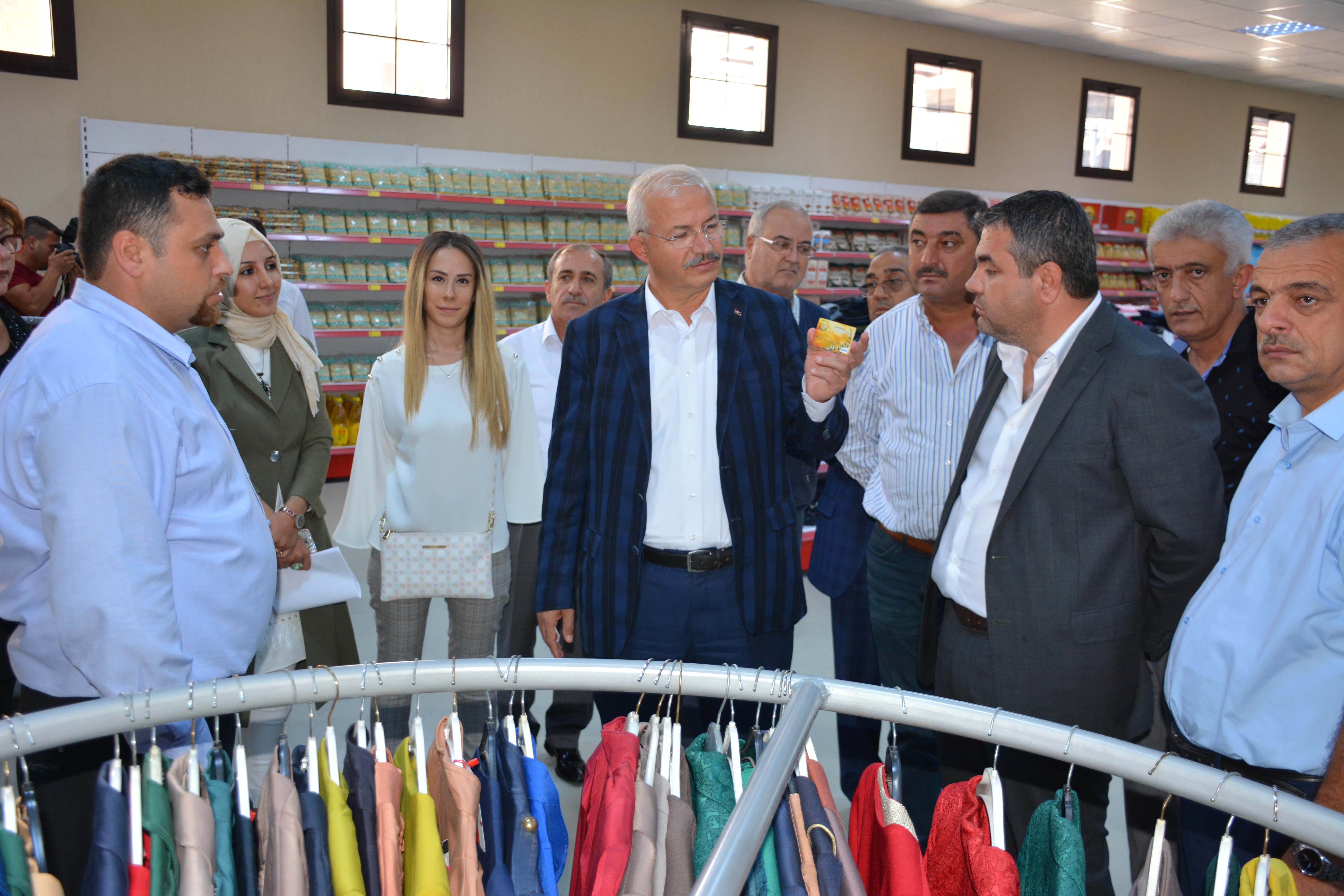 Torbalı'da Sosyal Market hizmete girdi.