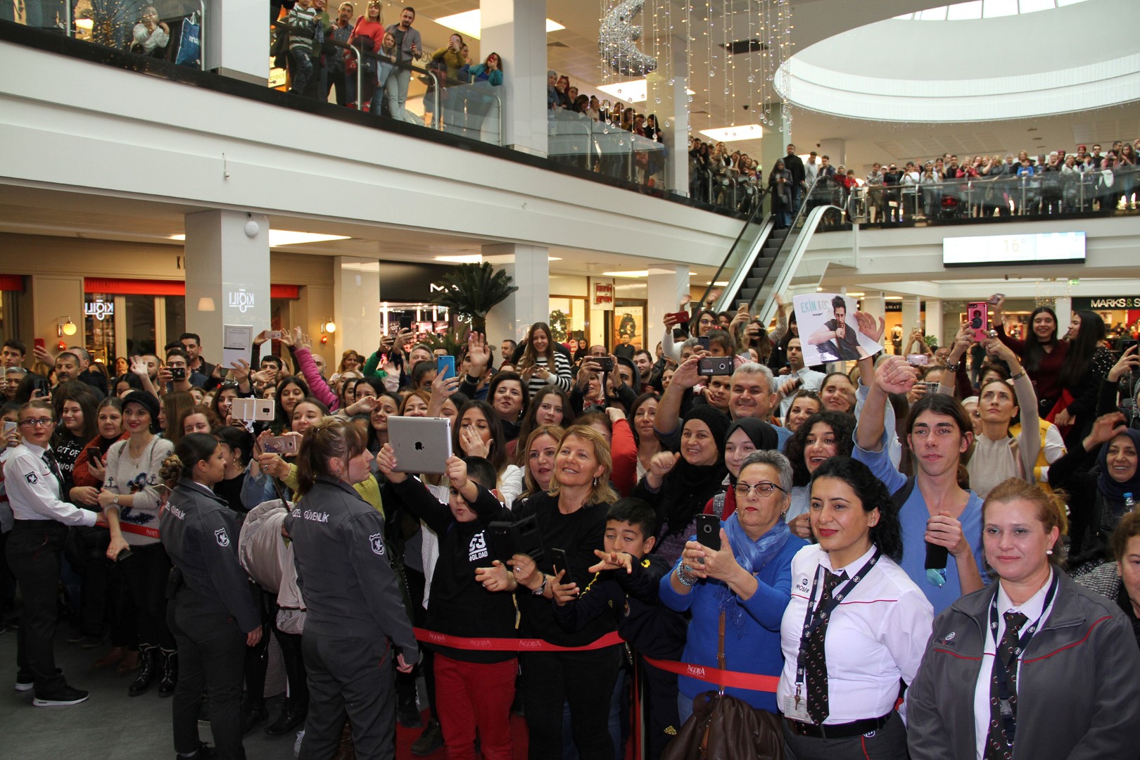"Yılın Filmi Şampiyon'un Oyuncularına Büyük İlgi"