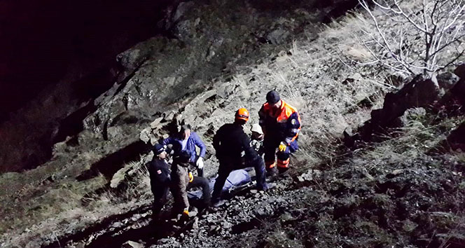 Otomobil uçuruma yuvarlandı: 2 ölü