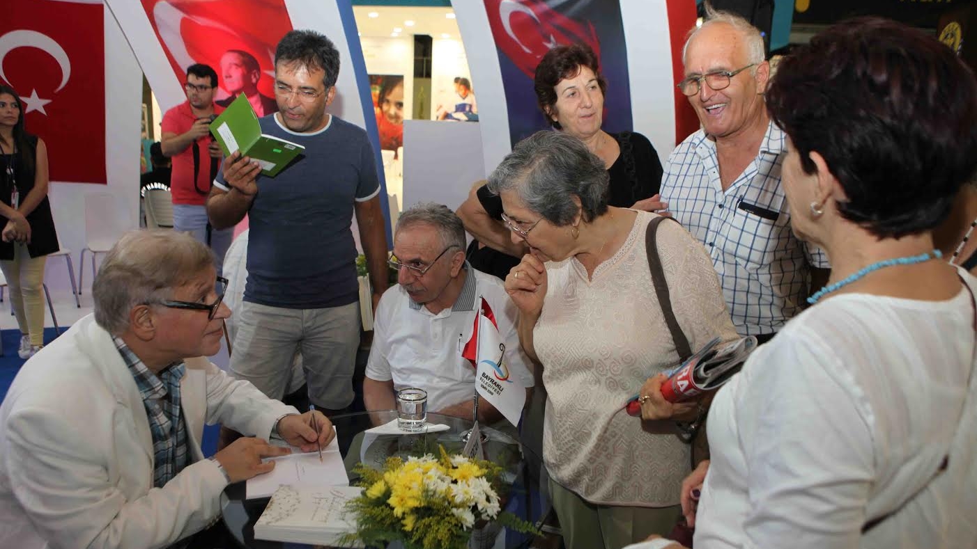 Bayraklı'da Şairler Okurlarıyla Buluştu