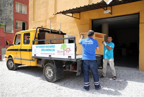 ‘bizim-ev’-ve-‘bizim-magaza’-binlerce-kisiye-yardim-ulastiriyor-(2).jpeg
