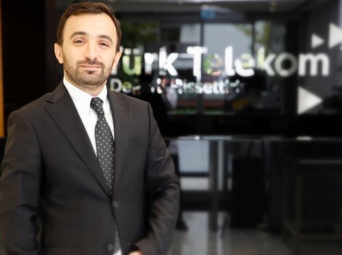 1617181211_t__rk_telekom___r__n_ve_servis_y__netimi_direkt__r___fatih_t__rko__lu.jpg