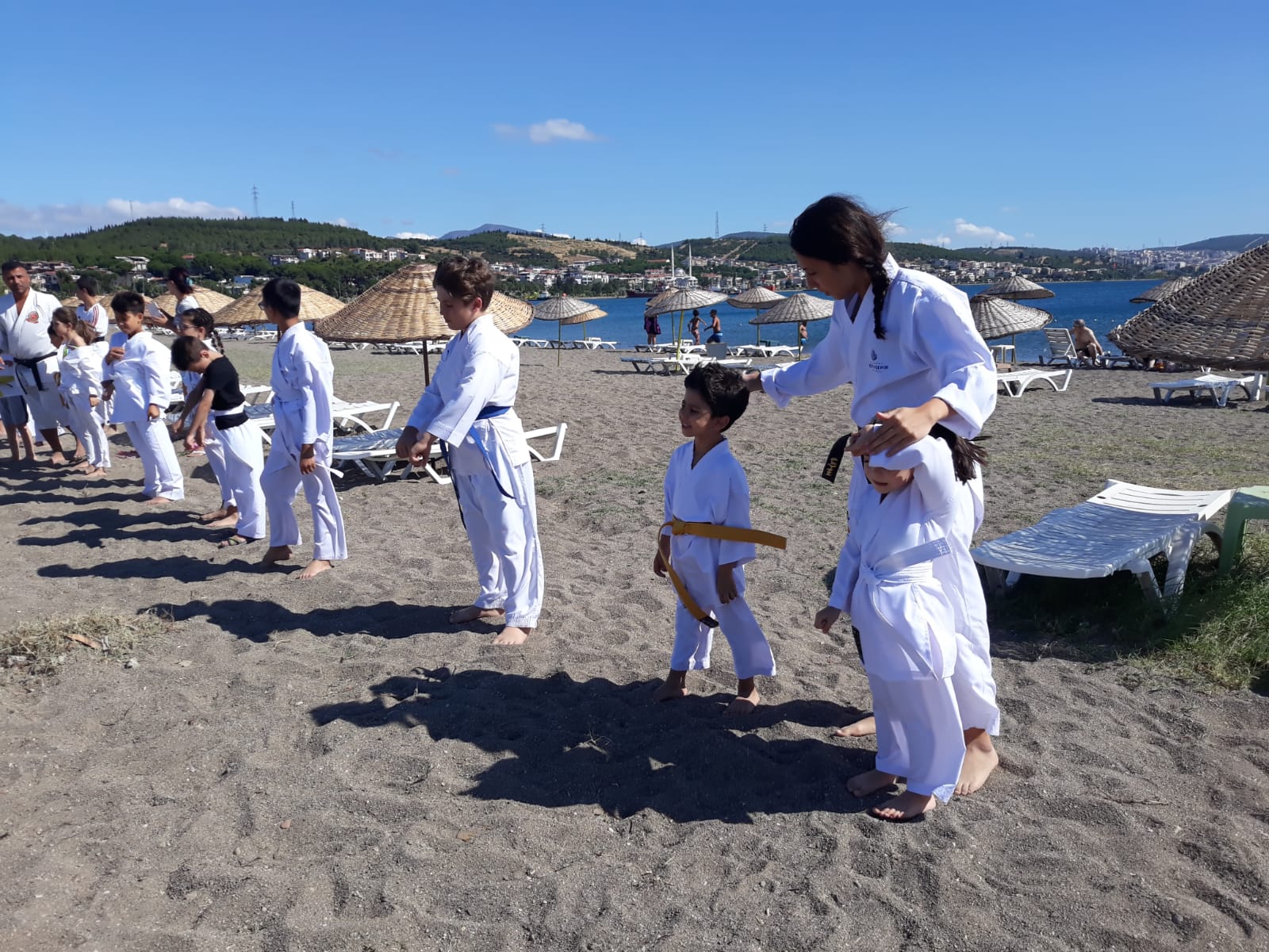 2.-geleneksel-denizde-karate-antrenmani-(2).jpeg