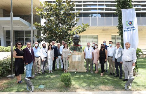 gaziemirde-ataturk-bustu-acildi-7.jpg