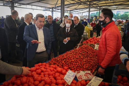 baskan-batur-hatay-pazaryerinde-vatandasi-dinledi-3.jpg