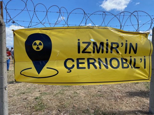izmir-in-cernobili-icin-durma-eylemi-yapildi.webp