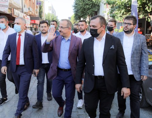 ak-parti-karinca-modeli-ziyareti-fotograftakiler-soldan-saga-ak-parti-yk-uyesi-yusuf-gultekin-ak-parti-il-baskani-kerem-ali-surekli-ak-parti-seferihisar-il-baskani-ahmet-aydin.jpg