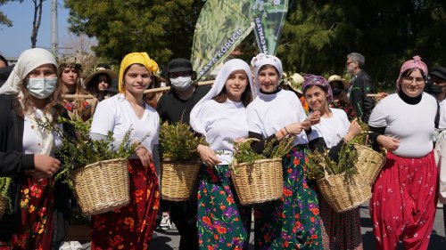 turkiye-alacati-ot-festivalinde-bulustu4.jpg