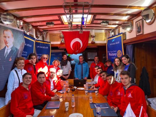 rotaryden-denizde-liderlik-egitimi-foto-1.jpeg