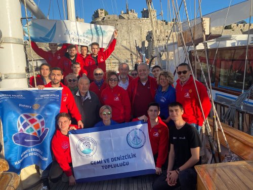 rotaryden-denizde-liderlik-egitimi-foto-1.jpg
