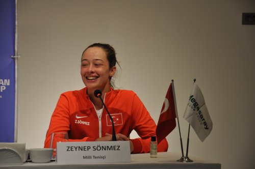 zeynep-sonmez.jpg