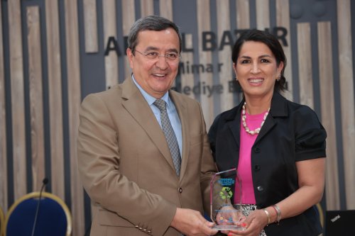 sempozyum-katilimcilarina-plaket-takdim-edildi-3.jpeg