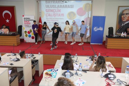 bayraklida-uluslararasi-genclik-festivali-basladi-5.jpeg