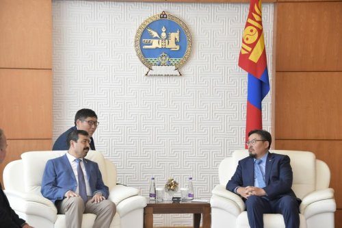 rektor-kose-meclis-baskani-zandanshatar-gombojav.jpeg
