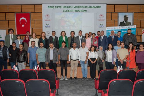 genc-ciftciler-mesleki-ve-bireysel-kapasite-gelisim-programinda-bir-aray.jpg