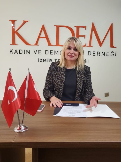 kadem-izmir-temsilcisi-arzu-gunaydin.jpg