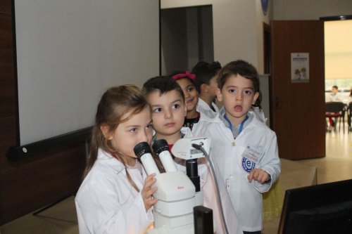 eude-kucuk-dusler-ile-mikroskopinin-buyuleyici-dunyasina-yolculuk-etkinligi-duzenlendi-2.jpg