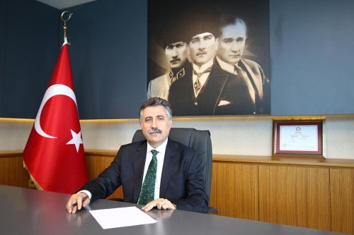 Bayraklılı çocuklar tiyatroyu sevdi