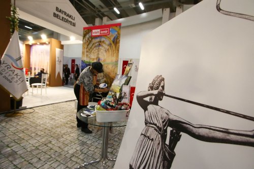 bayrakli-belediyesi-uluslararasi-turizm-ve-ticaret-fuarinda-6.jpg