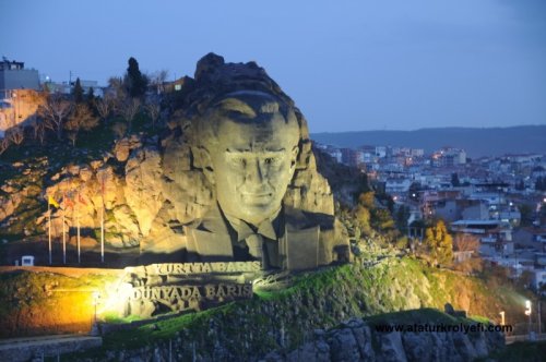 buca-belediyesi-ataturk-bustu-1.jpg