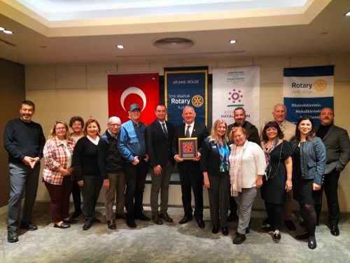 alsancak-rotarynin-ustun-hizmet-odulu-sektorun-ucuncu-kusak-temsilcine-foto-3.jpg