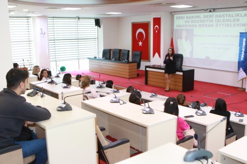 bayraklida-dermatoloji-semineri-2.jpeg
