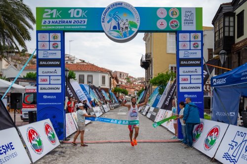 salomon-cesme-yari-maratonu-21k-erkek-1-uzeyir-soylemez-4.jpg