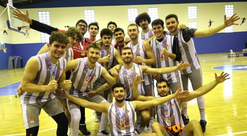 izmir-ekonomi-universitesi-ieu-erkek-basketbol-takimi-bu-yil-10-universitenin-katildigi-izmir-bolge-musabakalarini-sampiyon-olarak-tamamladi-3.jpg