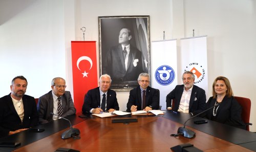 projeye-iliskin-resmi-sozlesme-ieu-rektoru-prof-dr-yusuf-hakan-abacioglu-izvak-baskani-ali-erten-ve-baskan-vekili-talat-papatya-tarafindan-imzalandi.jpg