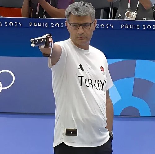0x0-turkiyenin-gogsunu-kabartmisti-yusuf-dikec-paris-olimpiyatlarina-damga-vuran-atis-stilinin-sirrini-anlatti-1722837316739-1.webp