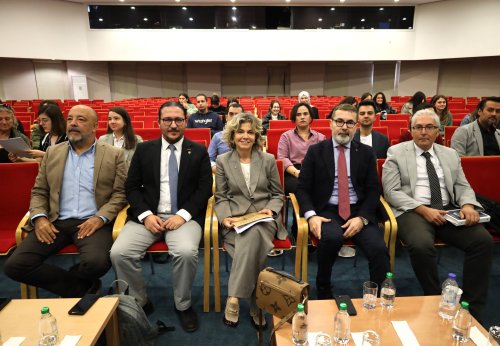 acilis-dersine-hukuk-fakultesi-dekani-prof-dr-sevilay-uzunalli-kamu-hukuku-bolum-baskani-prof-dr-veli-ozer-ozbek-akademisyenler-ve-cok-sayida-ogrenci-katildi.jpg