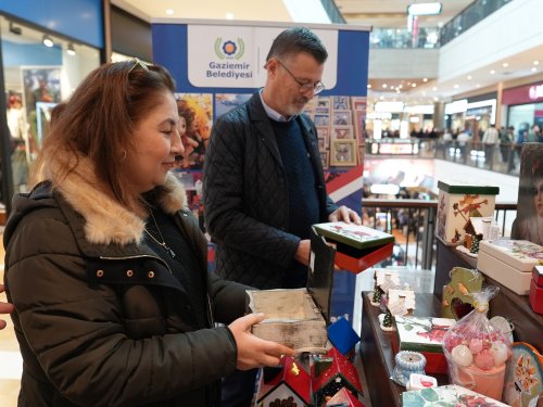 gaziemirli-kadinlarin-el-emegi-urunleri-sevgililer-gunu-sergisinde-8.jpg