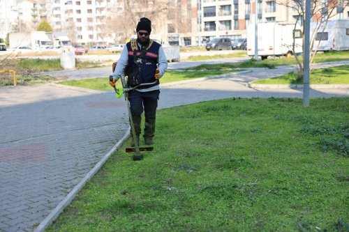bayraklida-parklara-kapsamli-bakim-4.jpeg