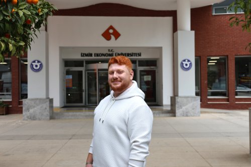 izmir-ekonomi-universitesi-ieu-havacilik-ve-uzay-muhendisligi-bolumu-mezunu-emre-simsek.jpg