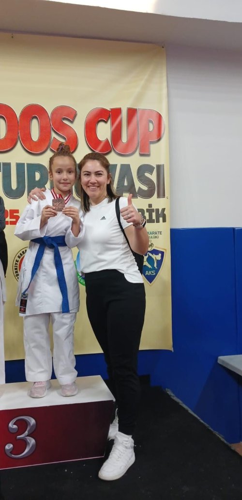 aliagali-karateciler-aspendos-cup-karate-turnavasinda-2.jpeg