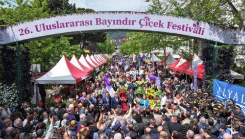 uluslararasi-bayindir-cicek-festivaline-coskulu-start-740x420.jpg