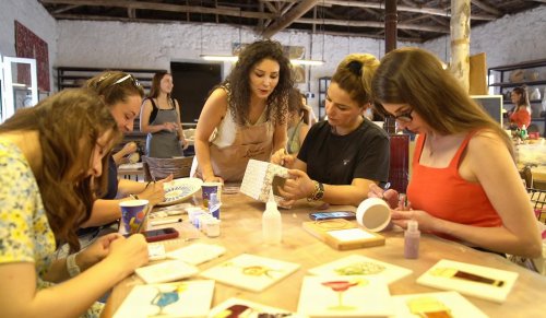 1-kadin-girisimciler-aliagada-sanatta-ilklere-imza-atiyor.jpg