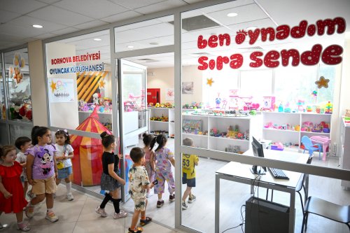 oyuncak-kutuphanesi-acilis-4.jpg