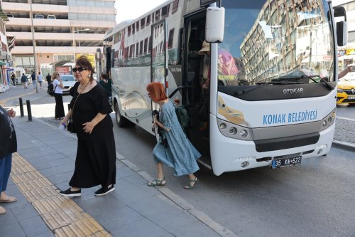65-yas-ustu-konakli-kadinlara-ucretsiz-kuafor-hizmeti-4.jpeg