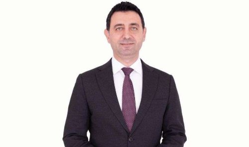 bayraklinin-yeni-belediye-baskani-irfan-onal-100313-20240401.jpg