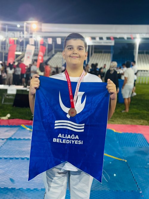 aliaganin-minik-sampiyonlari-manisadan-zaferle-dondu-7.jpeg