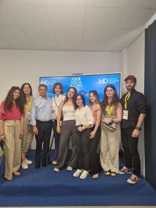 izmir-ekonomi-universitesi-ieu-guzel-sanatlar-ve-tasarim-fakultesi-italyanin-matera-kentinde-duzenlenen-italian-design-agora-2025-etkinliginde-turkiyeyi-basariyla-temsil-etti.jpeg