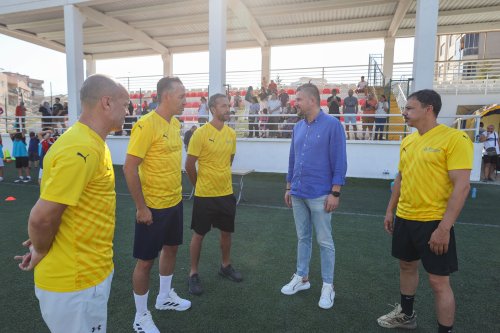profesyonel-futbolculardan-bucali-genc-yeteneklere-futbol-dersi-1.jpg