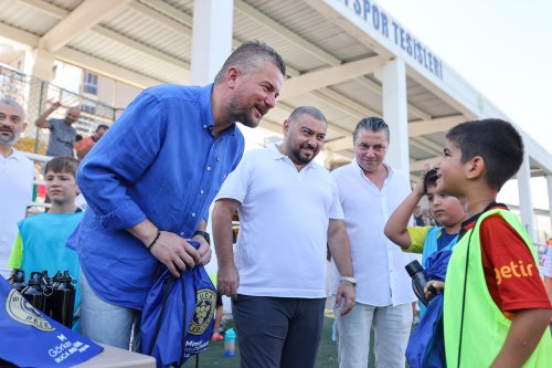 profesyonel-futbolculardan-bucali-genc-yeteneklere-futbol-dersi-8.jpg
