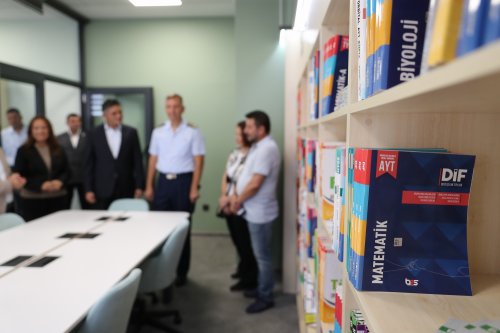 aliaga-belediyesinden-egitime-ve-kulture-buyuk-katki-aziz-sancar-kutuphanesi-hizmete-acildi-5.jpg