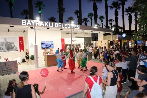 bayrakli-belediyesinden-izmir-fuarina-muhtesem-final-11.jpeg