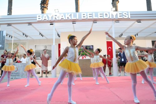 bayrakli-belediyesinden-izmir-fuarina-muhtesem-final-6-001.jpeg
