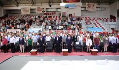 chp-bayrakli-kongresinde-3-ismin-yokluguna-tepki-1889.webp