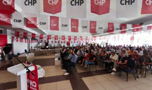 chp-seferihisar-da-kongre-heyecani-rahmi-tezel-cinar-guvenoyu-aradi-3517-webp.webp